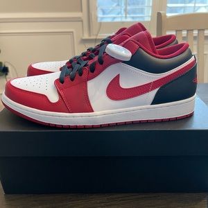 Air Jordan 1 Low Bulls. Size 11.5. Brand new